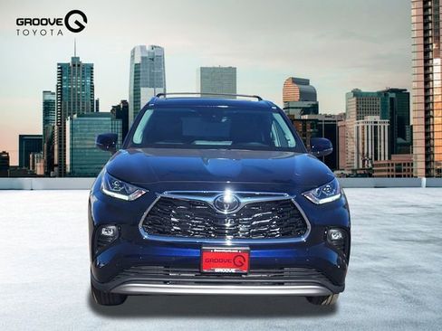 New 2026 Toyota Highlander Platinum image 8