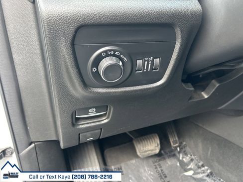 Used 2024 Jeep Grand Cherokee L Laredo image 23