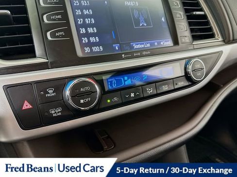 Used 2018 Toyota Highlander XLE AWD/4WD image 15