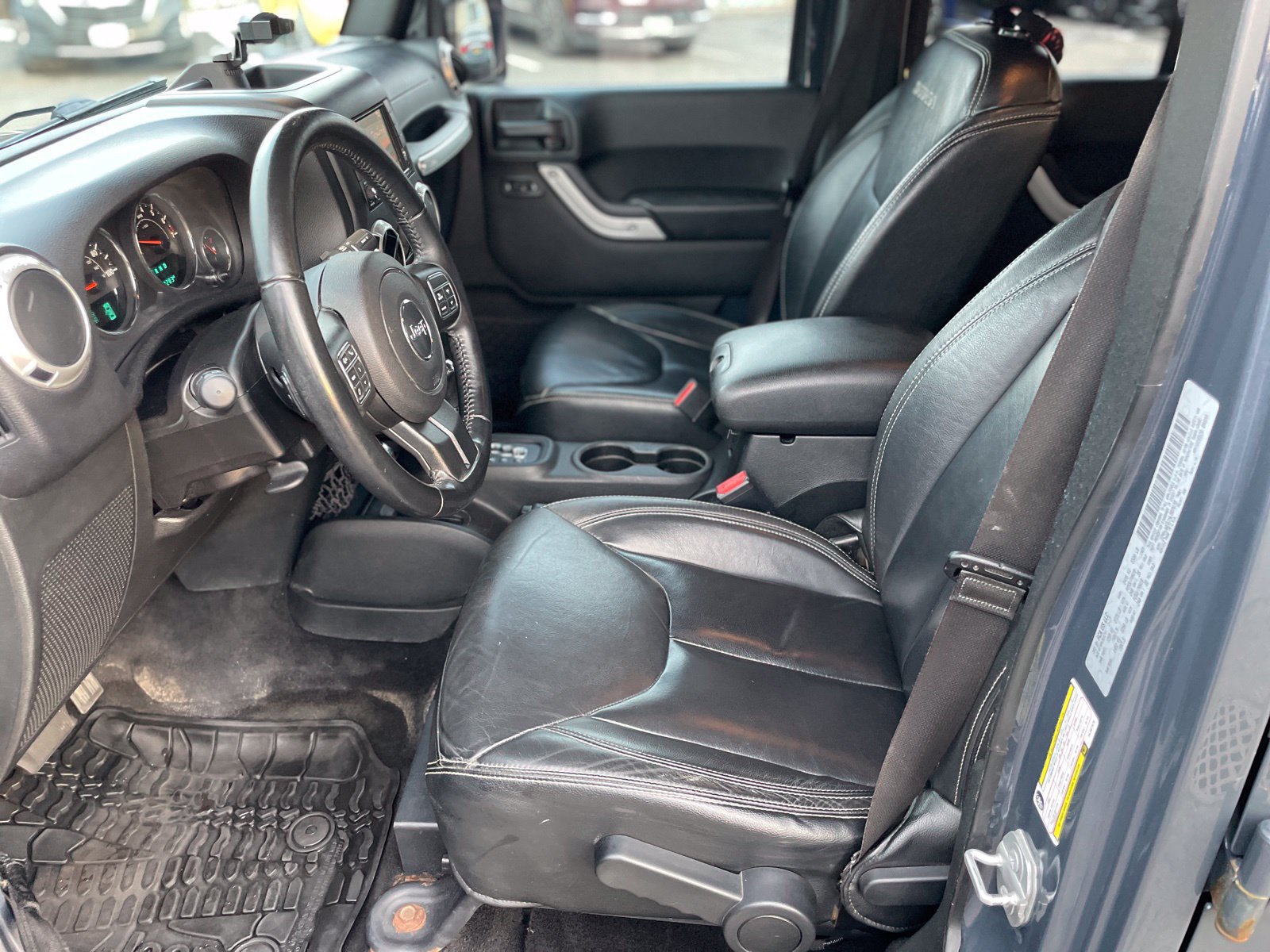 Used 2017 Jeep Wrangler Unlimited Sahara w/ Connectivity Group AWD/4WD image 8