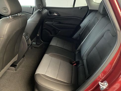 Used 2025 Chevrolet Trax LT w/ Driver Confidence Package FWD image 17
