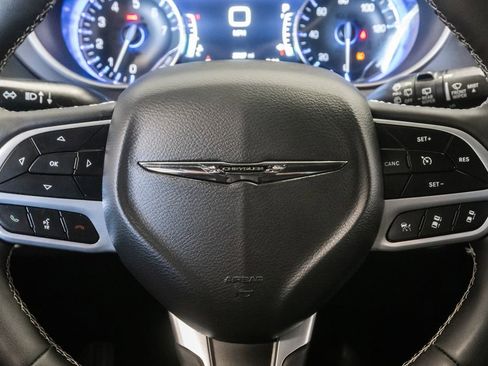 Used 2025 Chrysler Pacifica Select FWD image 15
