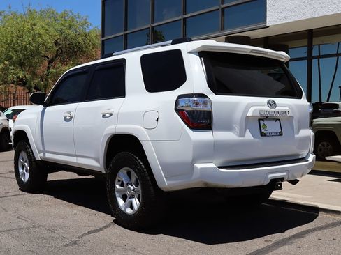 Used 2022 Toyota 4Runner SR5 AWD/4WD image 9