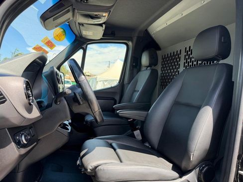 Used 2022 Mercedes-Benz Sprinter 2500 image 33