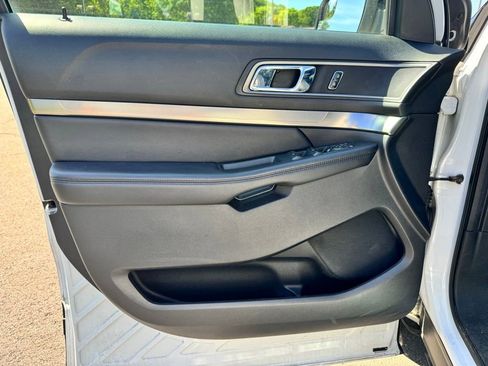 Used 2018 Ford Explorer XLT w/ Equipment Group 202A AWD/4WD image 15