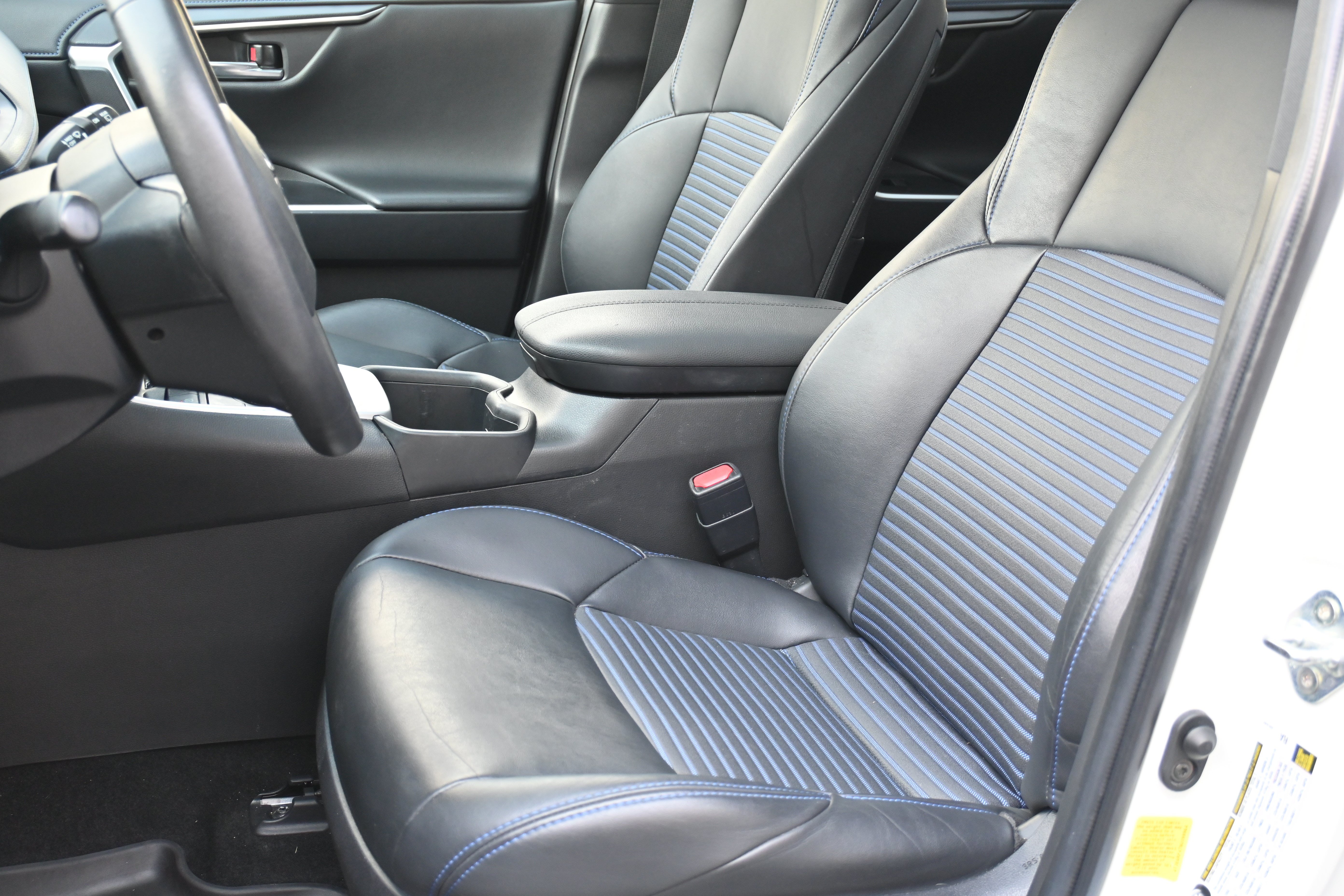Used 2022 Toyota RAV4 XSE AWD/4WD image 16