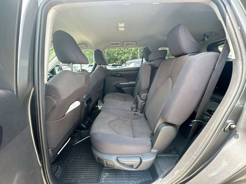 Used 2023 Toyota Highlander LE AWD/4WD image 28