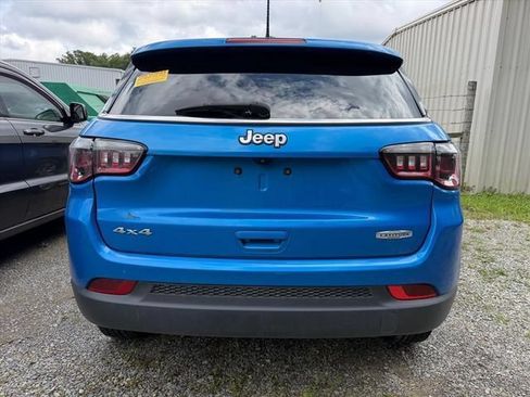 Used 2022 Jeep Compass Latitude w/ Sun and Sound Group AWD/4WD image 16