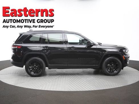 Used 2025 Jeep Grand Cherokee Altitude AWD/4WD image 45