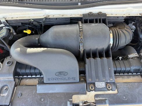 Used 2005 Ford E-350 and Econoline 350 Super Duty RWD image 10