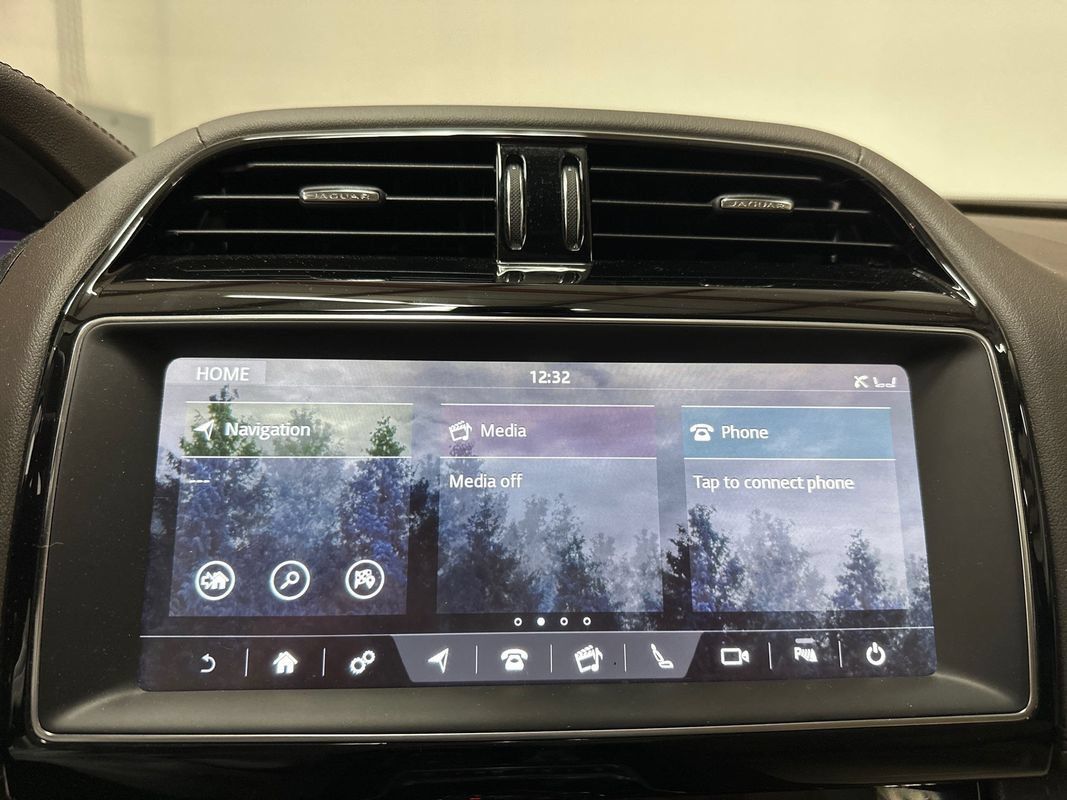 Used 2020 Jaguar F-PACE Prestige AWD/4WD image 16