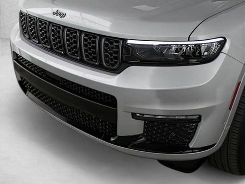 Used 2024 Jeep Grand Cherokee L Summit w/ Advanced Protech Group IV image 3