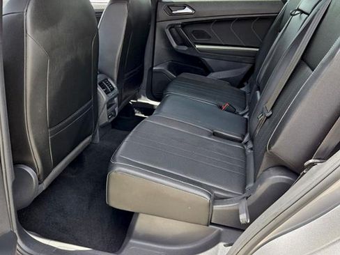 Used 2022 Volkswagen Tiguan SE R-Line FWD image 11