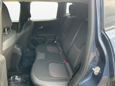 Used 2023 Jeep Renegade Latitude AWD/4WD image 13