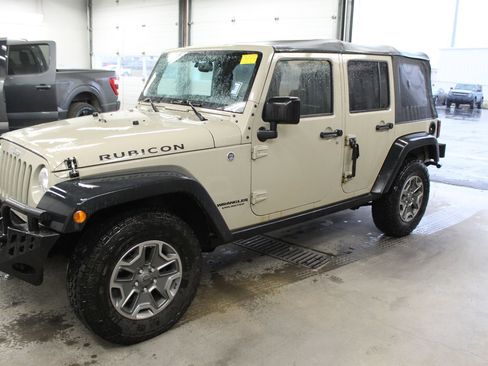 Used 2017 Jeep Wrangler Unlimited Rubicon w/ Connectivity Group image 3