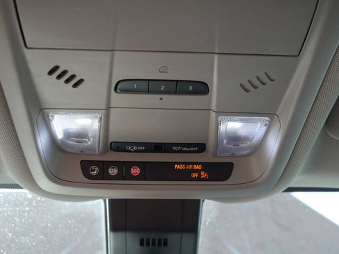 Used 2020 Chevrolet Equinox LT w/ Driver Convenience Package FWD image 27