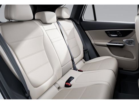 Used 2023 Mercedes-Benz GLC 300 4MATIC image 5