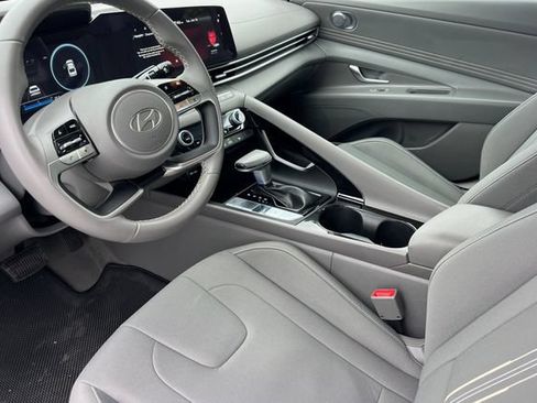 Used 2025 Hyundai Elantra SEL FWD image 12