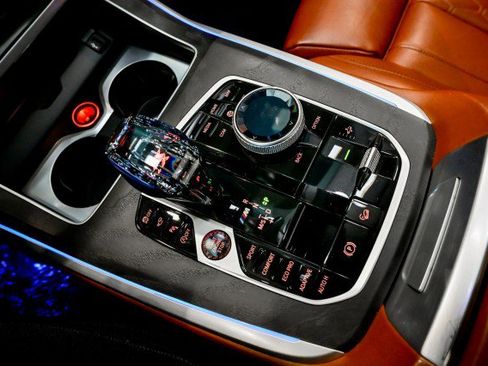 Used 2021 BMW X7 M50i w/ Executive Package image 44