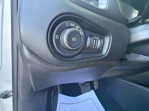 Used 2018 Jeep Renegade Limited w/ UConnect 8.4 Nav Group AWD/4WD image 20