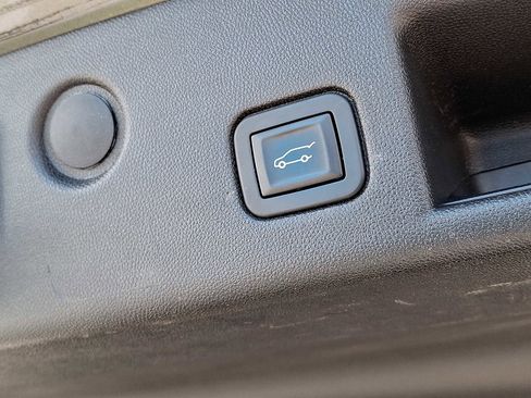 Used 2018 Chevrolet Equinox LT w/ Sun & Infotainment Package image 28