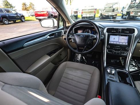 Used 2019 Ford Fusion SE image 22