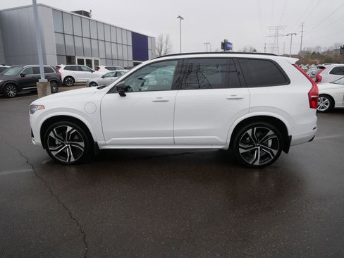 Used 2020 Volvo XC90 T8 R-Design image 4