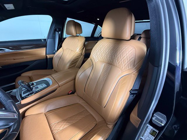 Used 2022 BMW 740i w/ M Sport Package RWD image 6