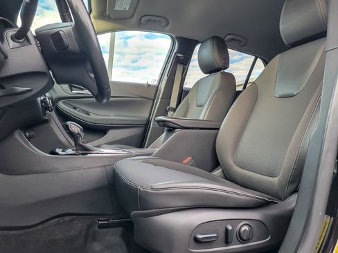 Used 2023 Buick Encore GX Select w/ Sport Touring Package image 7