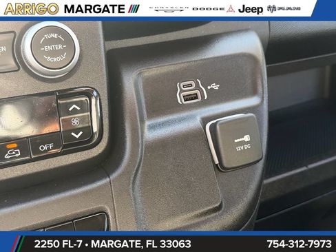 Used 2026 RAM ProMaster 2500 w/ Convenience Group FWD image 24
