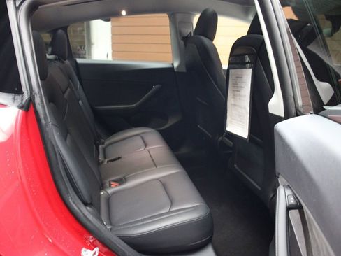 Used 2022 Tesla Model Y Long Range image 30