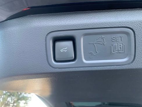 Used 2024 Ford Expedition Limited image 32