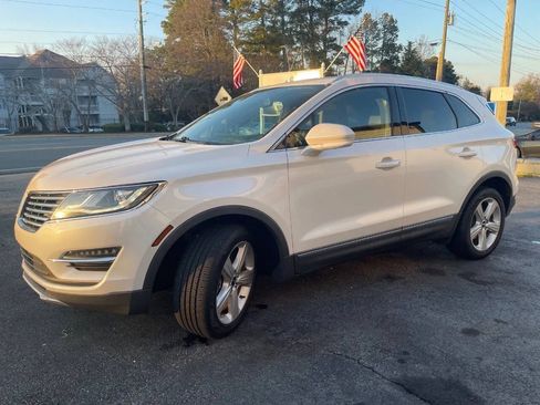 Used 2017 Lincoln MKC Premiere image 4