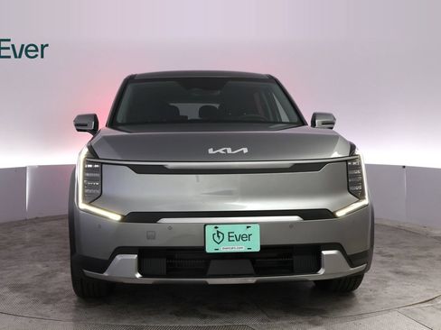 Used 2024 Kia EV9 Light Long Range RWD image 12