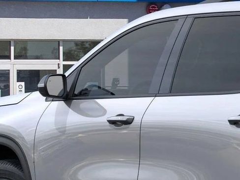 Used 2026 Chevrolet Traverse LT w/ Midnight/Sport Edition image 13