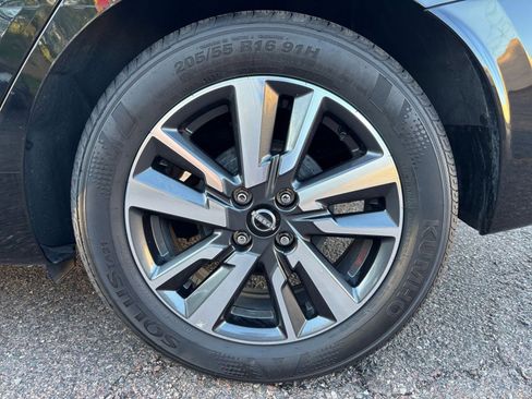 Used 2025 Nissan Versa SV image 29