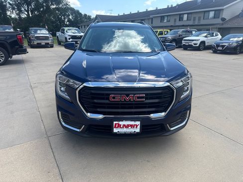 Used 2022 GMC Terrain SLE w/ Driver Convenience Package FWD image 9