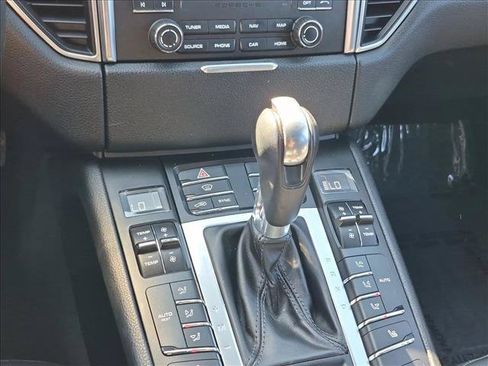 Used 2018 Porsche Macan AWD/4WD image 15