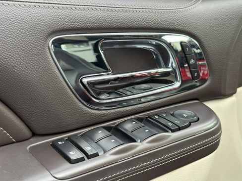 Used 2014 Cadillac Escalade ESV Platinum AWD/4WD image 22