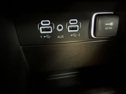 Used 2024 Jeep Grand Cherokee Limited w/ Black Appearance Package image 35