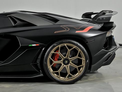 Used 2021 Lamborghini Aventador SVJ image 9