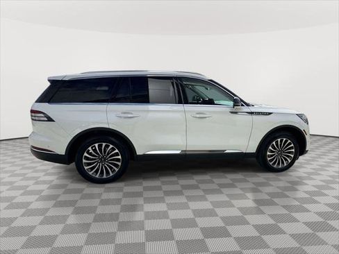 Used 2023 Lincoln Aviator Reserve w/ Elements Package Plus AWD/4WD image 8