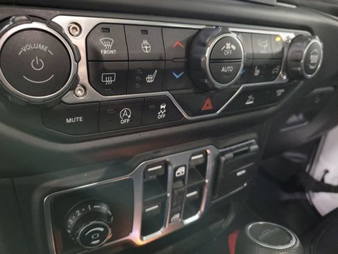Used 2020 Jeep Gladiator Overland AWD/4WD image 23