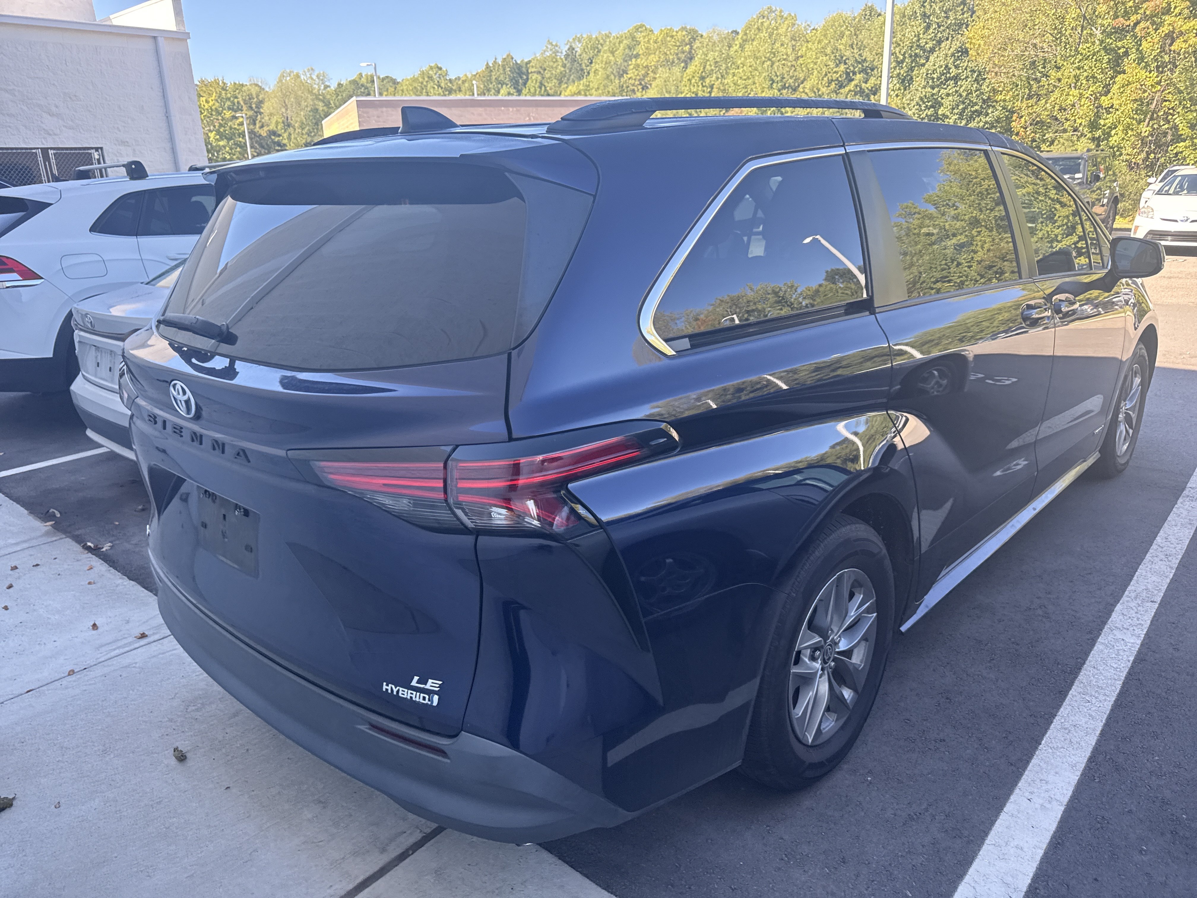 Used 2021 Toyota Sienna LE w/ LE Plus Package AWD/4WD image 43