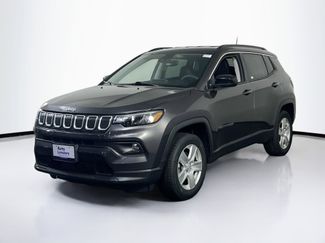 Used 2022 Jeep Compass Latitude image 1