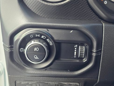 Used 2024 Jeep Gladiator Rubicon AWD/4WD image 39