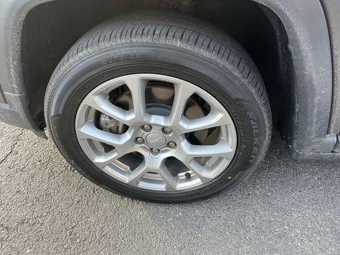 Used 2024 Jeep Compass Latitude image 18