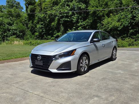Used 2024 Nissan Altima 2.5 S FWD image 1