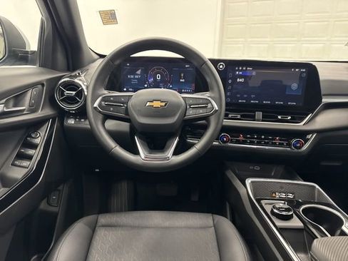 Used 2026 Chevrolet Equinox LT w/ Convenience Package II FWD image 23