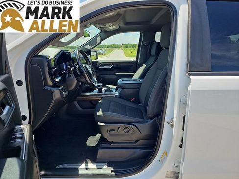 Used 2022 Chevrolet Silverado 1500 LT Trail Boss w/ Convenience Package II AWD/4WD image 19
